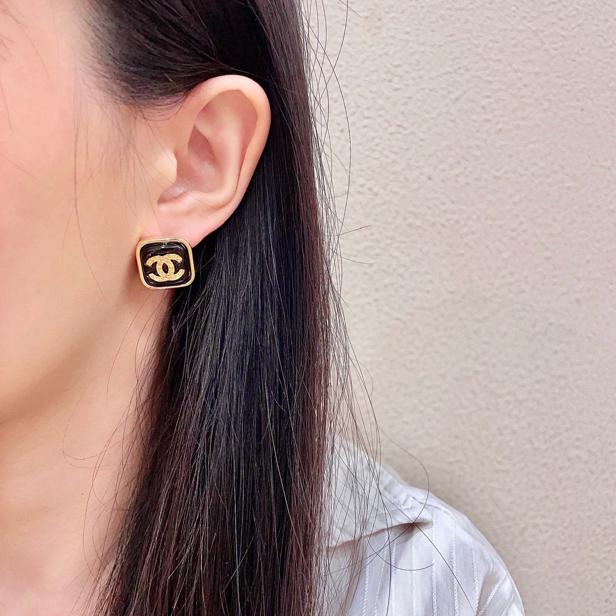 CC Earrings Black Enamel 18k Gold - Seven Gates