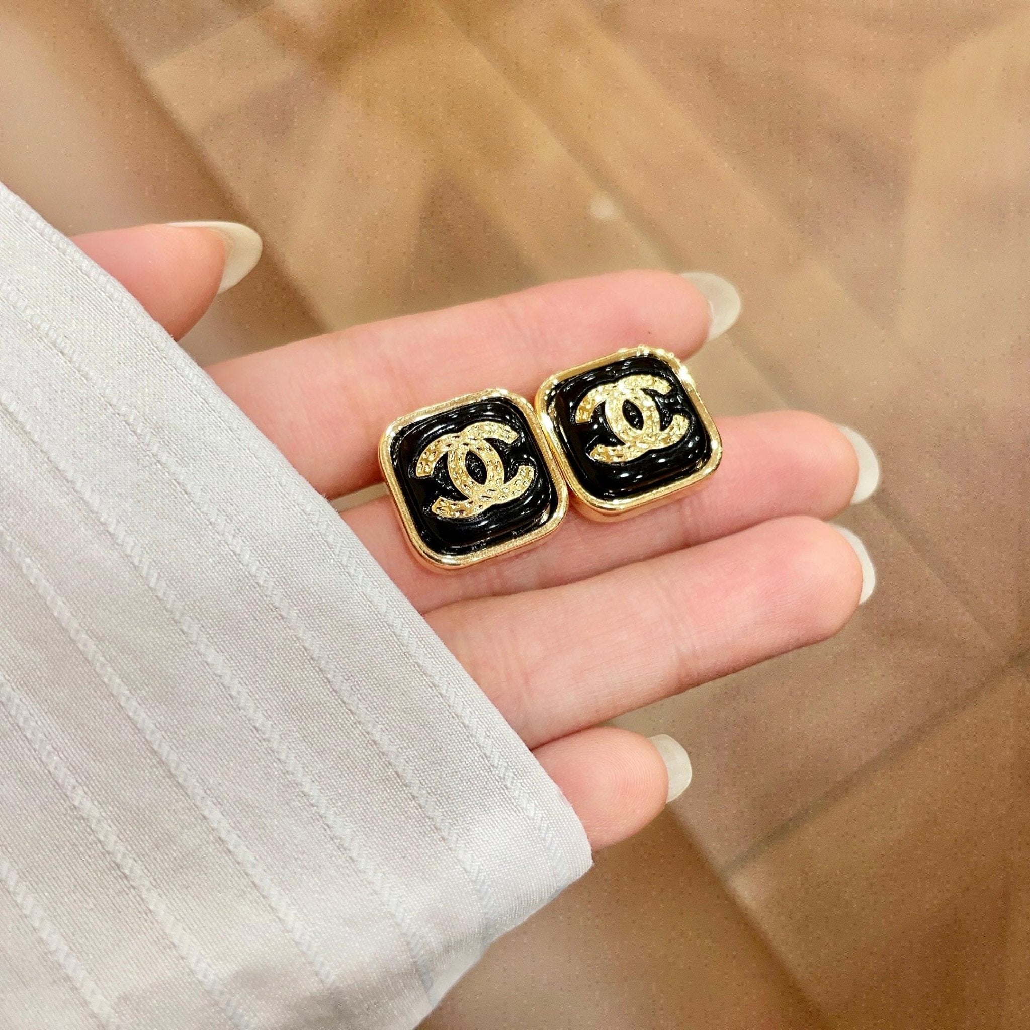 CC Earrings Black Enamel 18k Gold - Seven Gates