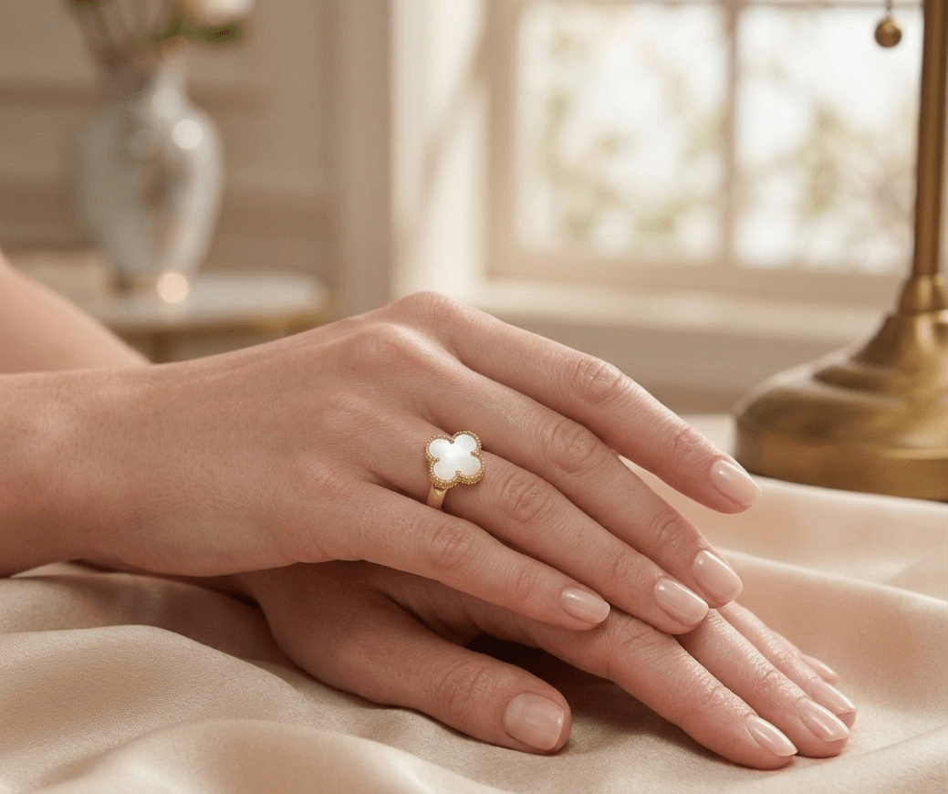 Clover Ring Mother Of Pearl 18k Gold - Seven Gates