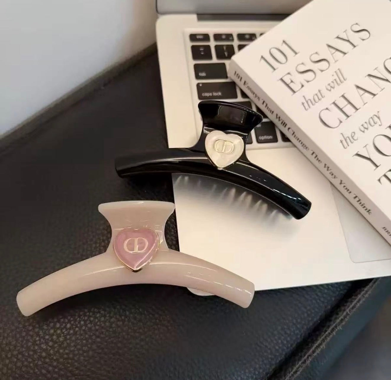 CD Hair Claw Clip Style In Pink