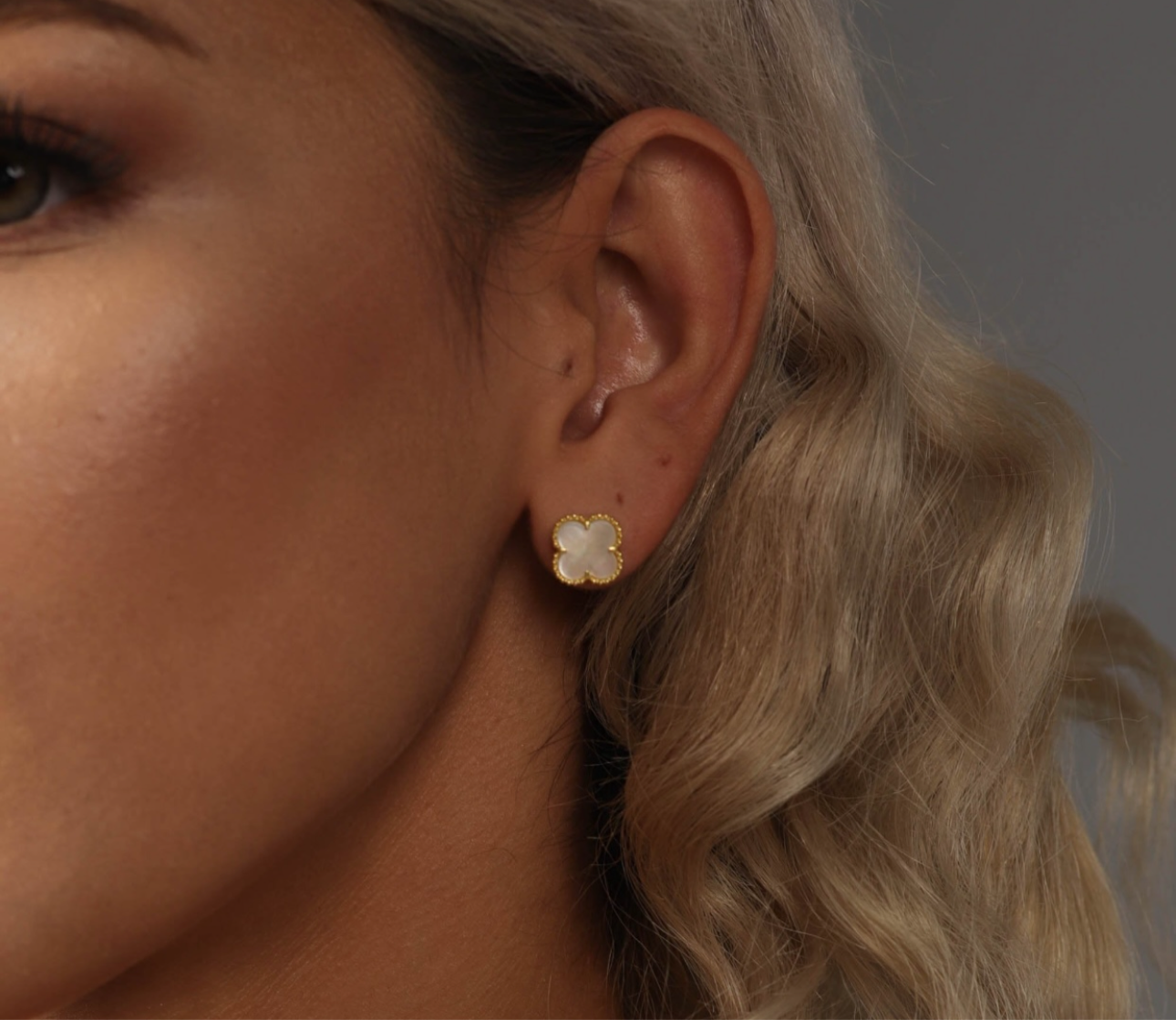 Clover Earrings Mini Four Leaf Flower 18k Yellow Gold Mother of Pearl Gemstone