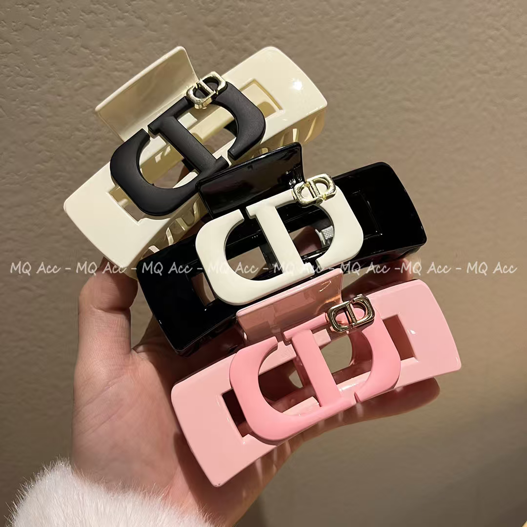 CD Hair Claw Clip Style In Pink