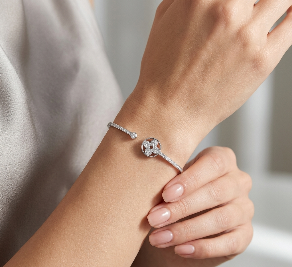 Blossom Clover Twist Silver Bracelet