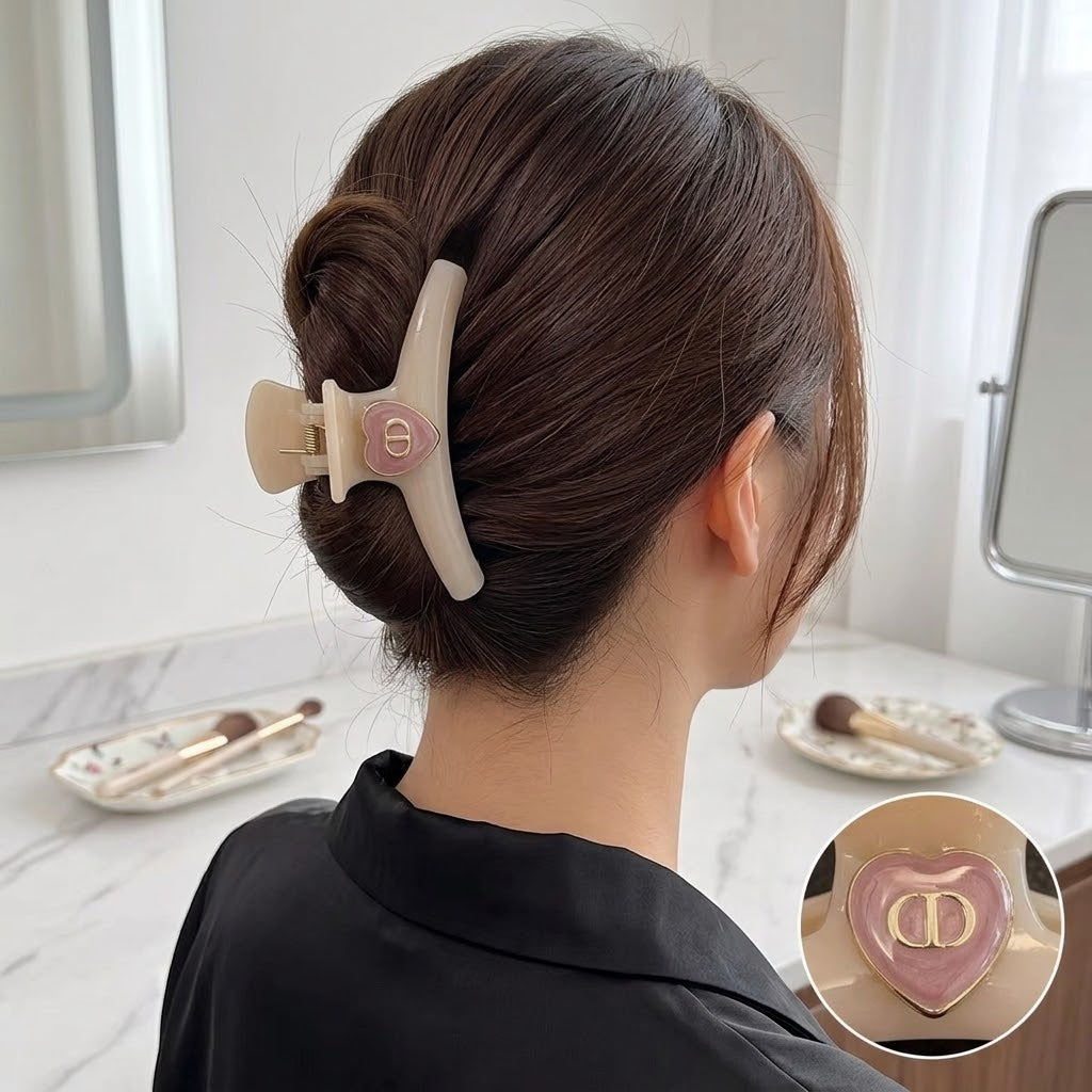 CD Hair Claw Clip Style In Pink