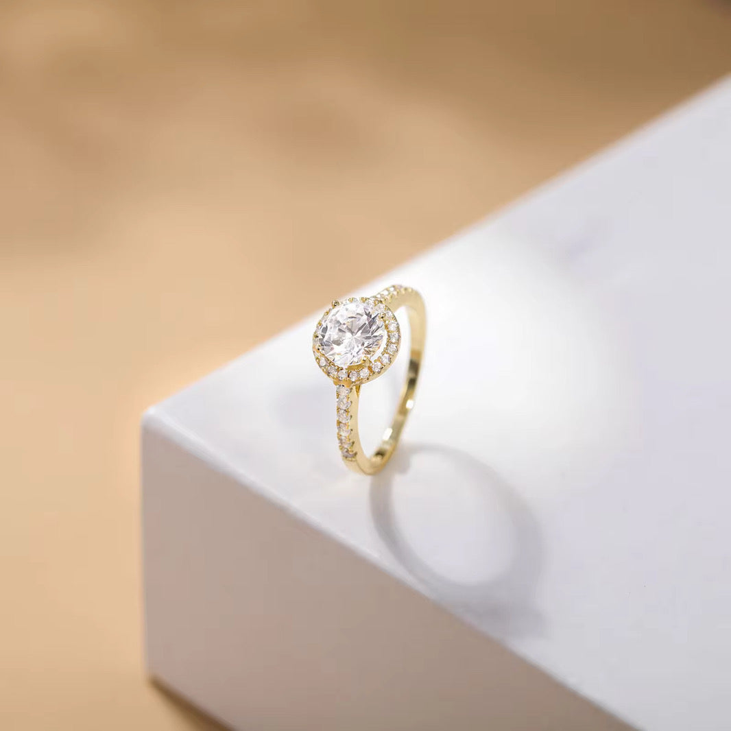 Round Cut Engagement Ring Diamond Collection Halo 18k Gold Solitaire Pave