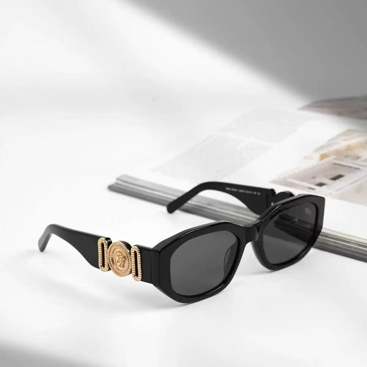 Unisex Medusa Rectangle Frame Sunglasses Side Logo