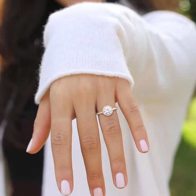Round Cut Engagement Ring Diamond Collection Halo 18k Gold Solitaire Pave