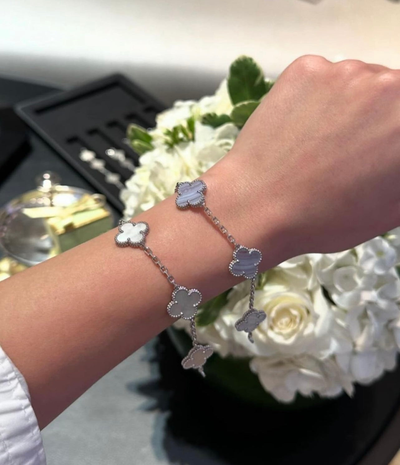 Clover Bracelet Mother of Pearl Four Leaf Flower 18k White Gold Charm Bracelet
