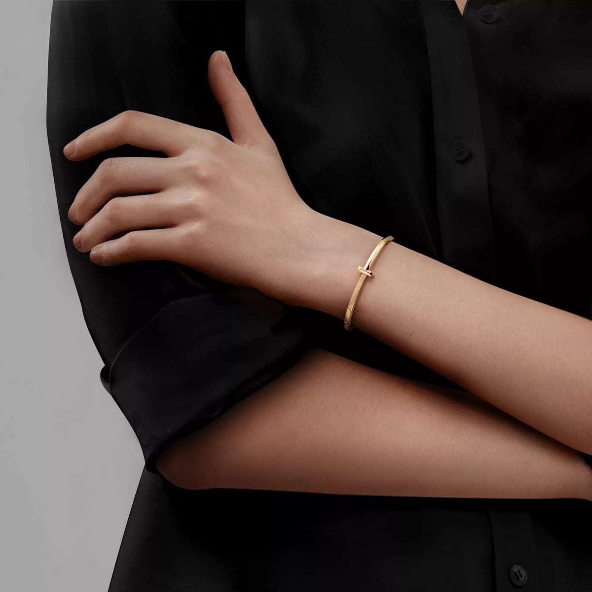 T Bangle Bracelet 18k Gold - Seven Gates